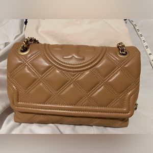 Beautiful Tory Burch Fleming soft in Tiramisu.